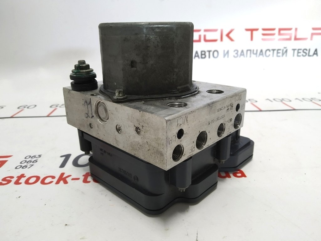 1 ABS AWD module Tesla model S 1038119-00-D